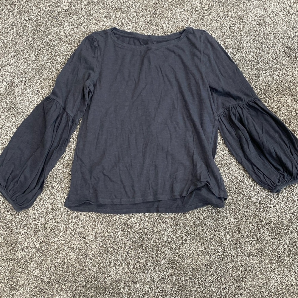 Dark grey shirt with bubble sleeves